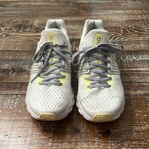 Women On Cloudswift shoes